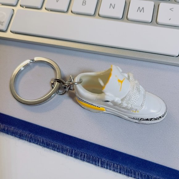 Mini 3D AIR JORDAN Retro 3 Sneaker Shoe Keychain White and Yellow - Picture 2 of 5